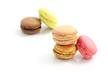 Macaron beyaz arkaplanda izole edildi