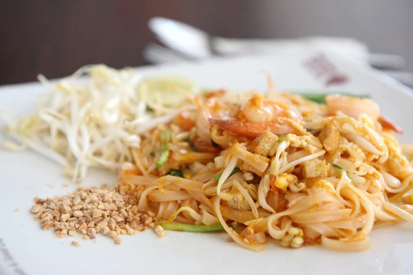 Padthai тайський харчування — стокове фото