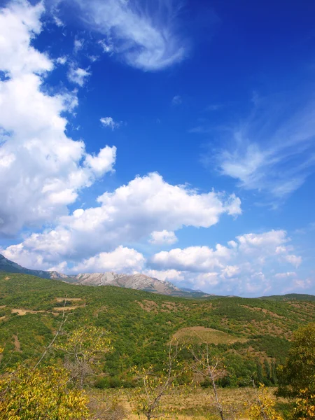 Nuvole e montagne. Crimea — Foto Stock