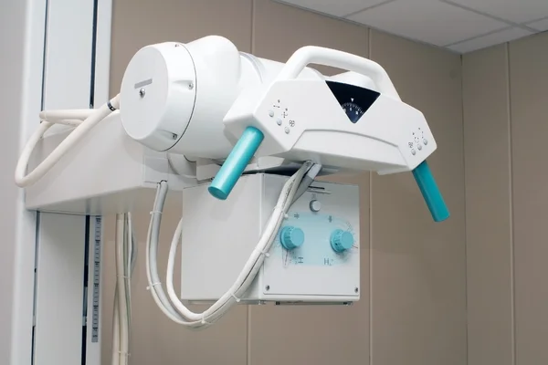 Рентгеновский аппарат находится в больнице — стоковое фото