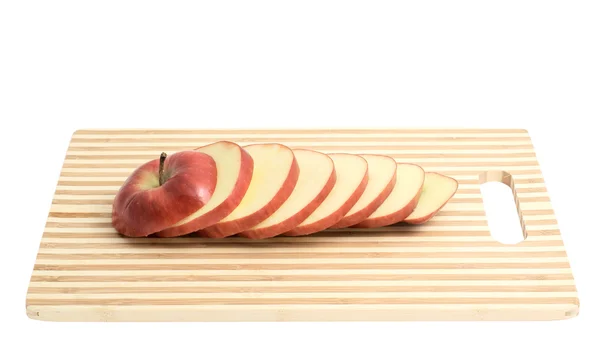 Plasterki czerwone jabłko na białym tle — Zdjęcie stockowe
