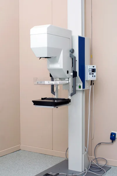 Современный рентгеновский аппарат в больнице — стоковое фото