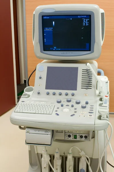 Urządzenia ultradźwiękowe csanning w szpitalu — Zdjęcie stockowe