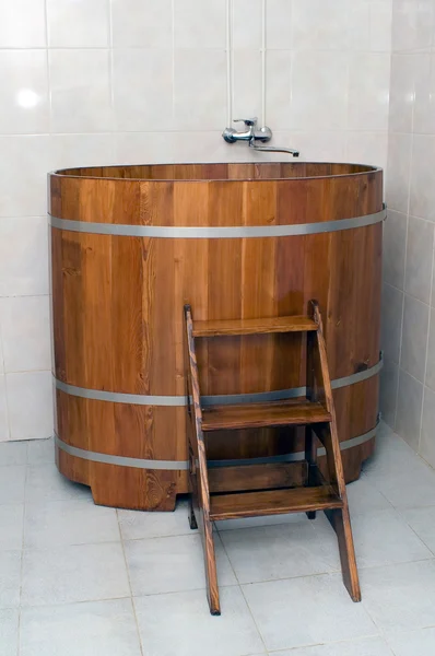 Dřevěný soudek pro koupání v sauně — Stock fotografie