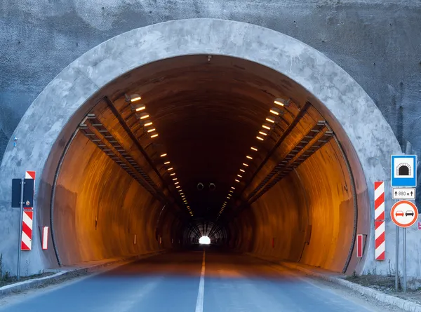 터널 스톡 사진