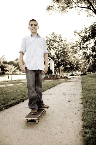 Мальчик на коньках — стоковое фото