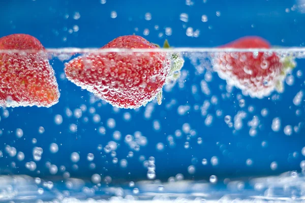 stock image Fresh Strawberries in Water