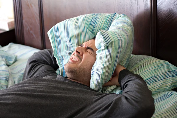 Muž s problémy se spánkem — Stock fotografie