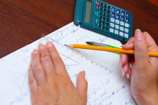 Mão com lápis desenhando o gráfico — Fotografia de Stock