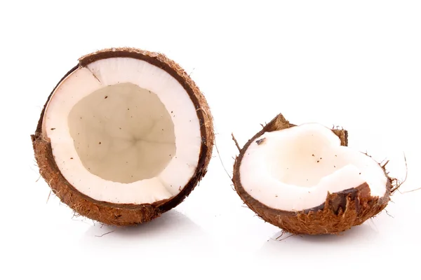 Zwei Hälften Kokosnuss auf weißem Hintergrund — Stockfoto