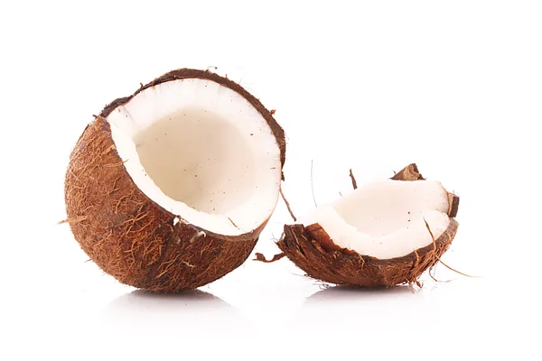 在白色背景上椰子的两半 — 图库照片