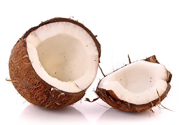 Дві половинки кокосового горіха на білому тлі — стокове фото