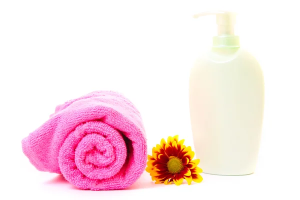 Σαπούνι, λουλούδι και πετσέτα σε λευκό — Φωτογραφία Αρχείου