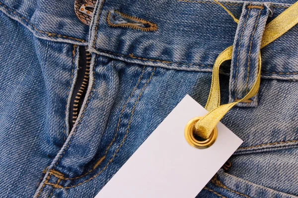 Etiqueta no jeans azul — Fotografia de Stock