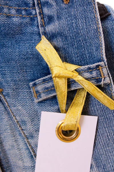 Aufkleber auf der blauen Jeans — Stockfoto