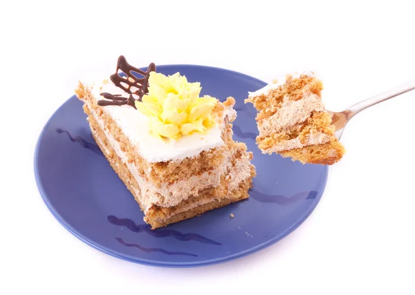Cucchiaio snap off una pace di torta isolata su bianco — Foto Stock
