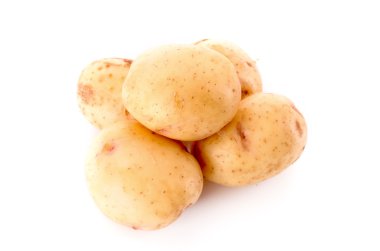 birkaç patates üzerine beyaz izole
