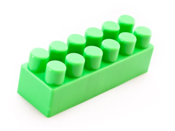 Зеленый кирпич здания игрушки изолирован на белом — стоковое фото
