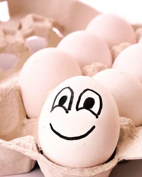 Różne jajko z uśmiechem — Zdjęcie stockowe