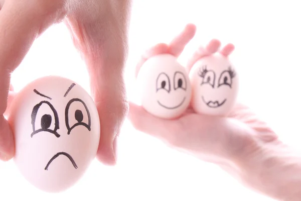 Trois œufs dans les mains isolés sur blanc — Photo