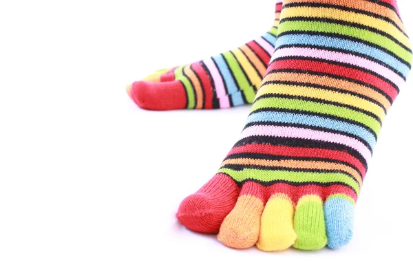 Kadın bacaklar beyaz zemin üzerine şerit çorap — Stok fotoğraf