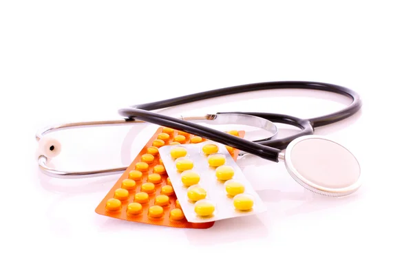 Stetoskop a tablety izolovaných na bílém — Stock fotografie