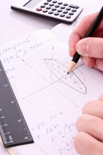 Alguien haciendo ejercicio de geometría en bloc de notas — Foto de Stock