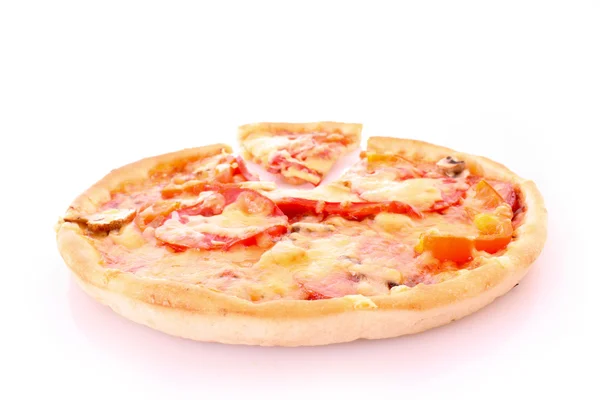Smaczne pizze na białym tle — Zdjęcie stockowe