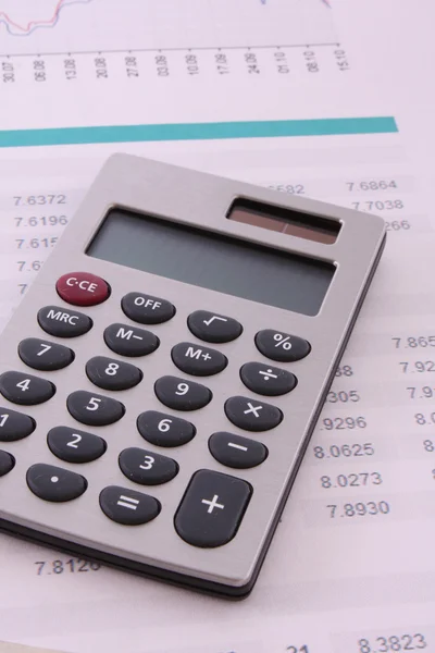 Niektóre rzeczy finansowych - kalkulator, pieniądze, cyfry, wykresy — Zdjęcie stockowe