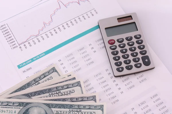 Sommige financiële dingen - rekenmachine, geld, cijfers, grafieken — Stockfoto