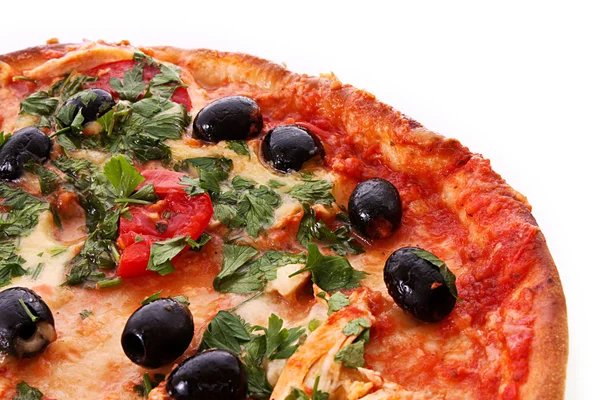 올리브와 함께 흰색으로 분리되어 있는 맛있는 피자 — 스톡 사진