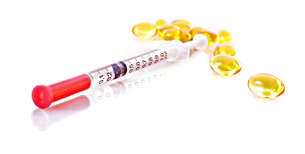 Syringe and pills isolated on white — Stock Photo, Image
