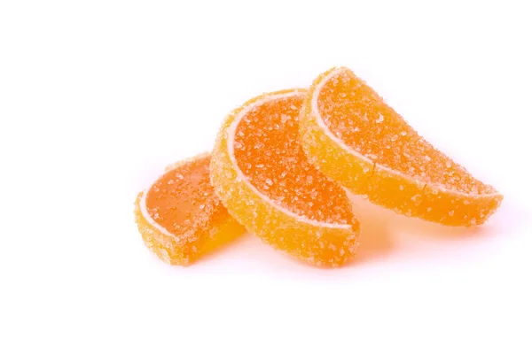 Pocos caramelos de limón en rodajas aislados en blanco — Foto de Stock