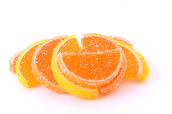 Немногие нарезанные лимонные фрукты желе изолированы на белом — стоковое фото