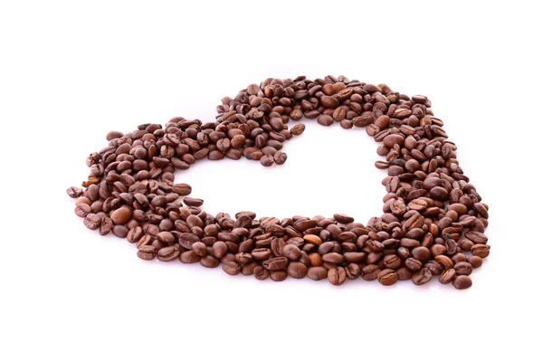 Grãos de café no símbolo de coração isolado no branco. Adoro café. . — Fotografia de Stock