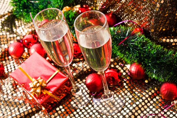 Two glasses with champagne and New Year decorations — Stock Photo, Image