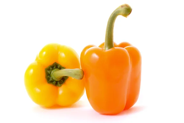Narancs és sárga paprika, elszigetelt fehér — Stock Fotó
