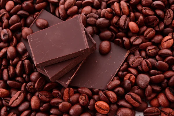 Çikolata ve kahve çekirdekleri — Stok fotoğraf