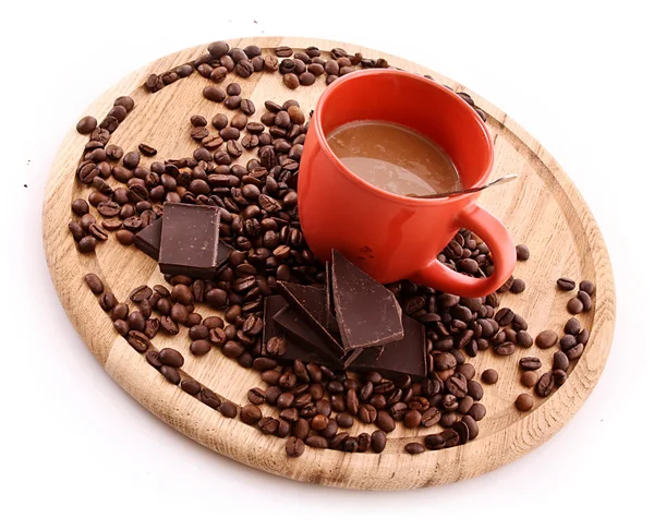 Choklad, kaffebönor och koppen med kaffe — Stockfoto