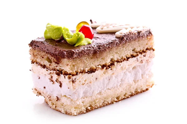 Tatlı kek üzerine beyaz izole — Stok fotoğraf