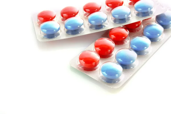 Tablet diisolasi pada warna putih — Stok Foto