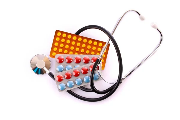 Tabletten und Stethoskop — Stockfoto