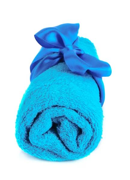 Gedraaide blauwe handdoek met band geïsoleerd op wit — Stockfoto