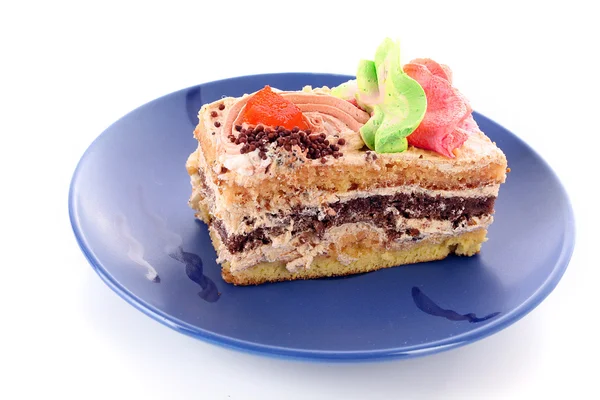 Zoete taart op blauw bord — Stockfoto