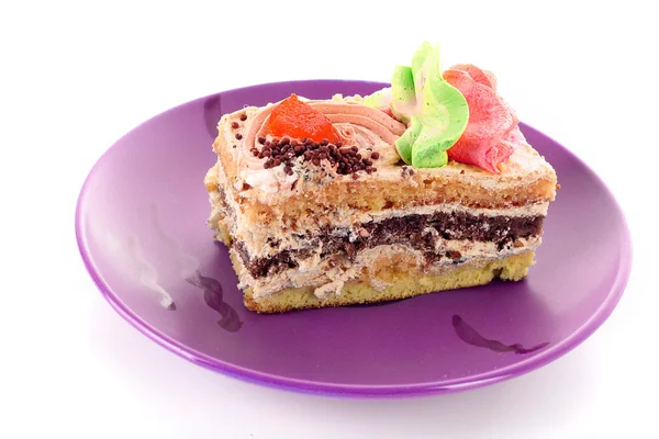 Zoete taart op roze plaat — Stockfoto