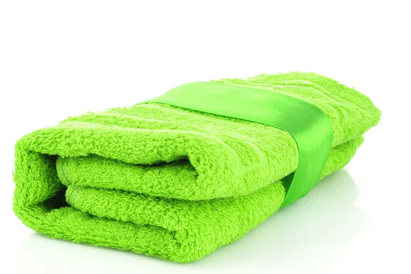 Gevouwen groene handdoek met de band geïsoleerd op wit — Stockfoto