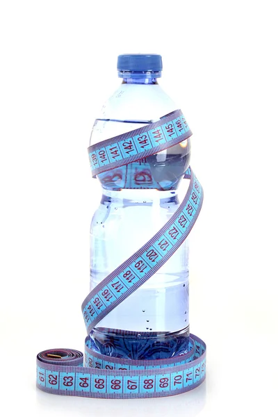 Karbonatlı su ile üzerine beyaz izole bant ölçme — Stok fotoğraf