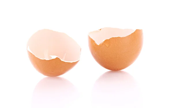 Uovo rotto isolato su bianco — Foto Stock