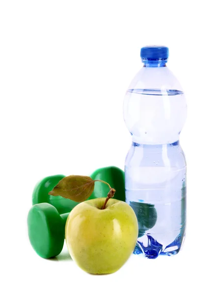 Hantlar, grönt äpple och vatten isolerad på vit — Stockfoto
