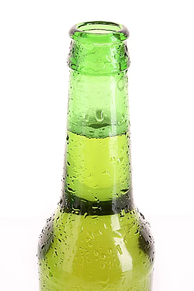 Butelki z piwem zbliżenie na białym tle — Zdjęcie stockowe